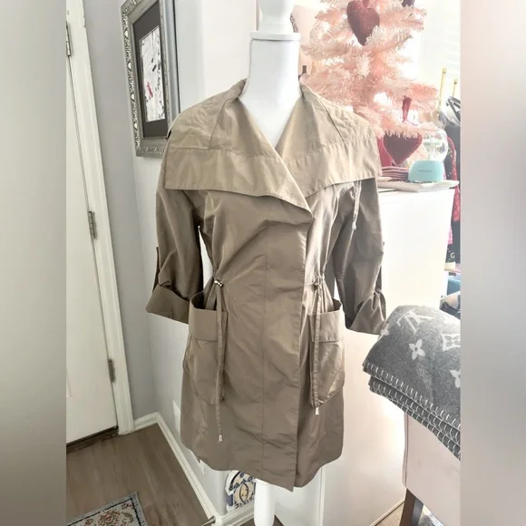 New BCBG Khaki Raincoat​ - Picture 3 of 9